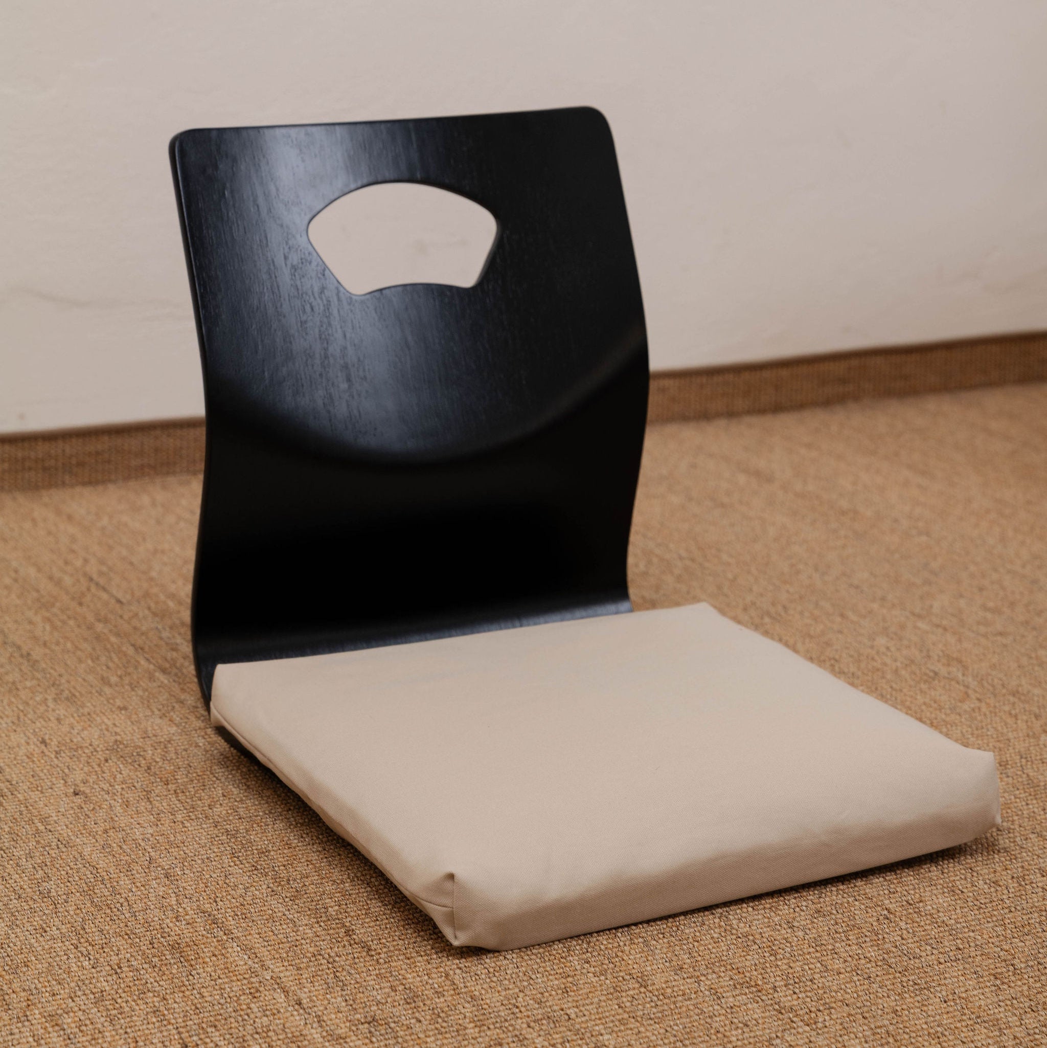 Zaisu schwarz mit Kissen
